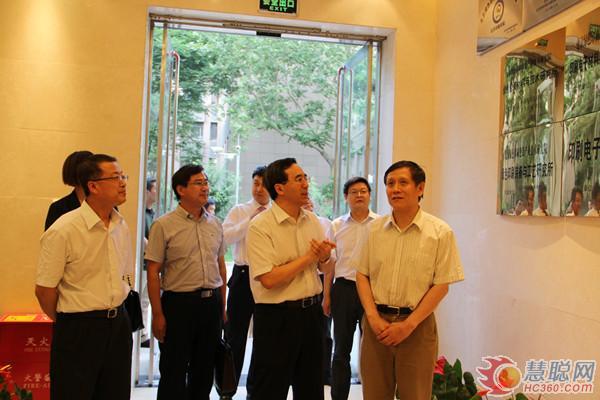 北京市政府副秘书长戴卫视察我校研究院