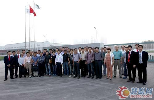 曼罗兰感谢天津客户的信任与支持！展会期间，曼罗兰组织客户前往参观天津顶正印刷包材有限公司，并对包装印刷领域最畅销的机型——ROLAND 700进行现场演示