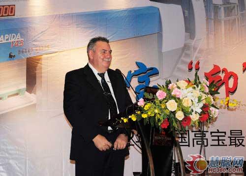 德国高宝集团单张部市场总监Juergen Veil正在进行高宝最新技术讲座