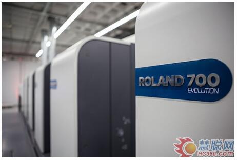 ROLAND 700 EVOLUTION卓越版印刷机高配置的自动化流程提高了爱沙尼亚OÜ Print Best 公司的生产力。