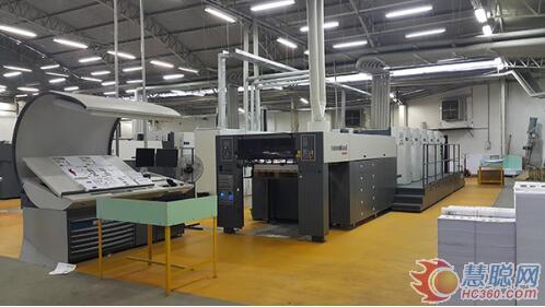Multi Marcas Editoriais Ltda.公司(Editora Construir)引进曼罗兰配备联线上光装置的四色ROLAND 700 HiPrint印刷机。